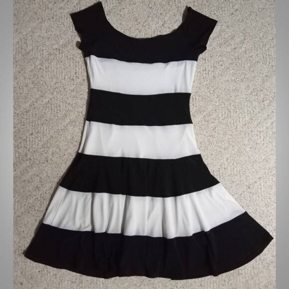 Frank Lyman Design striped dress women's size  4 - Picture 3 of 5